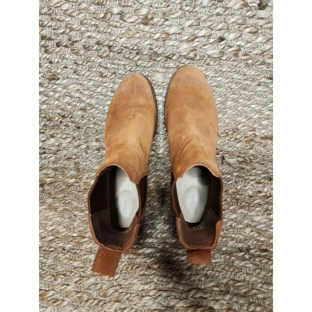 Clarks Clarkdale Arlo Boots Womens 9.5 Brown Suede Western Chelsea Ankle Booties